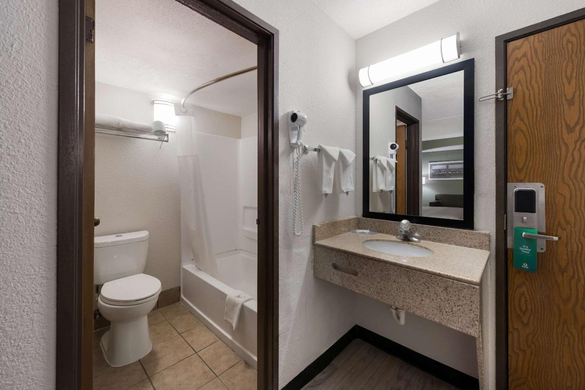 Quality Inn Merriam Kansas City Exteriör bild